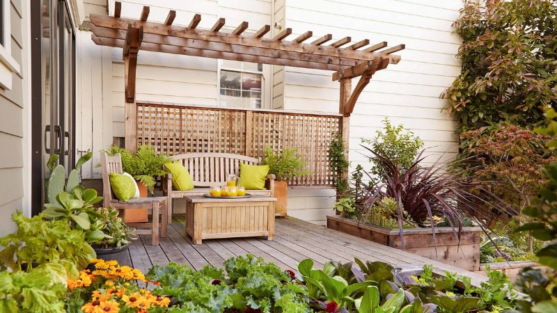10 Landscaping Ideas For Small Backyard Spaces